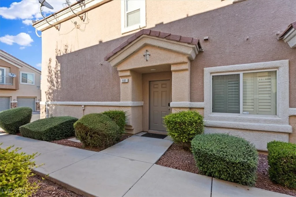 8735 Traveling Breeze, Las Vegas, NV 89178