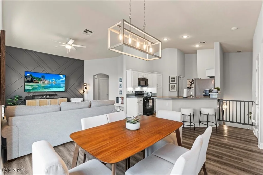 8735 Traveling Breeze, Las Vegas, NV 89178