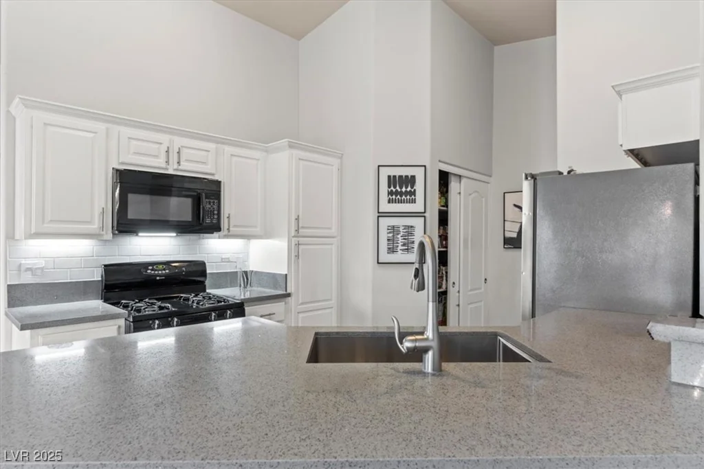 8735 Traveling Breeze, Las Vegas, NV 89178