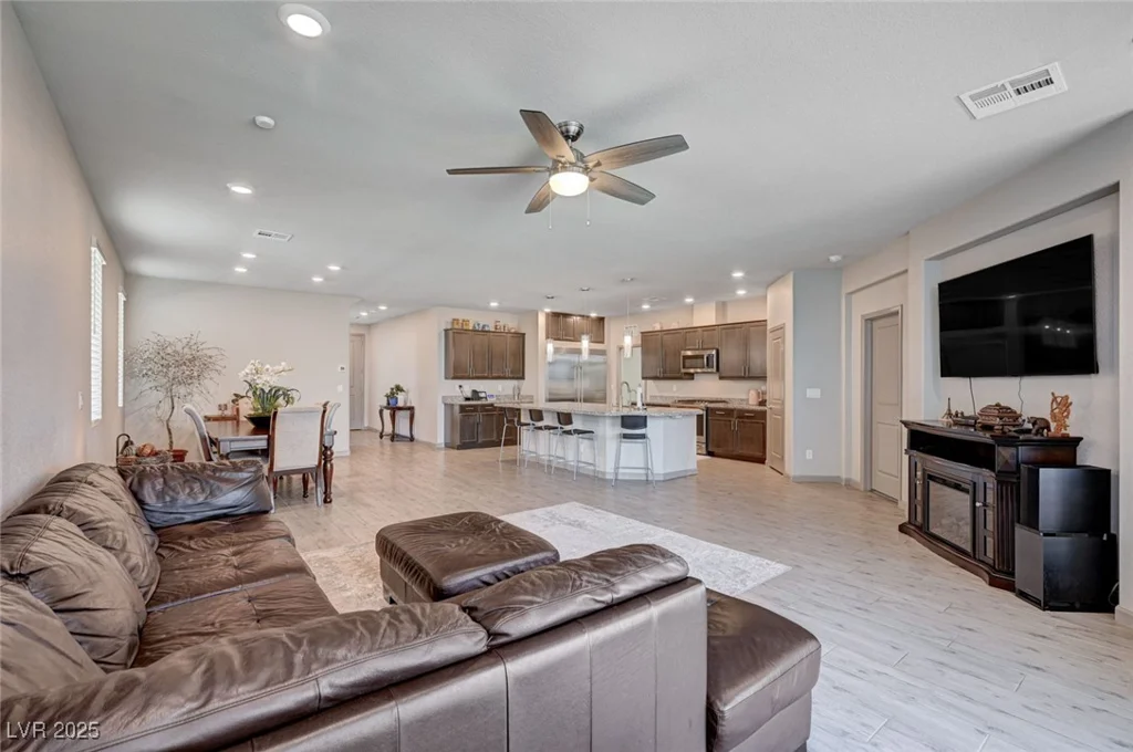 6790 Tangled Vines, Las Vegas, NV 89139
