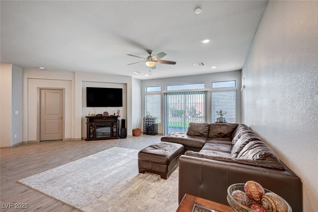 6790 Tangled Vines, Las Vegas, NV 89139