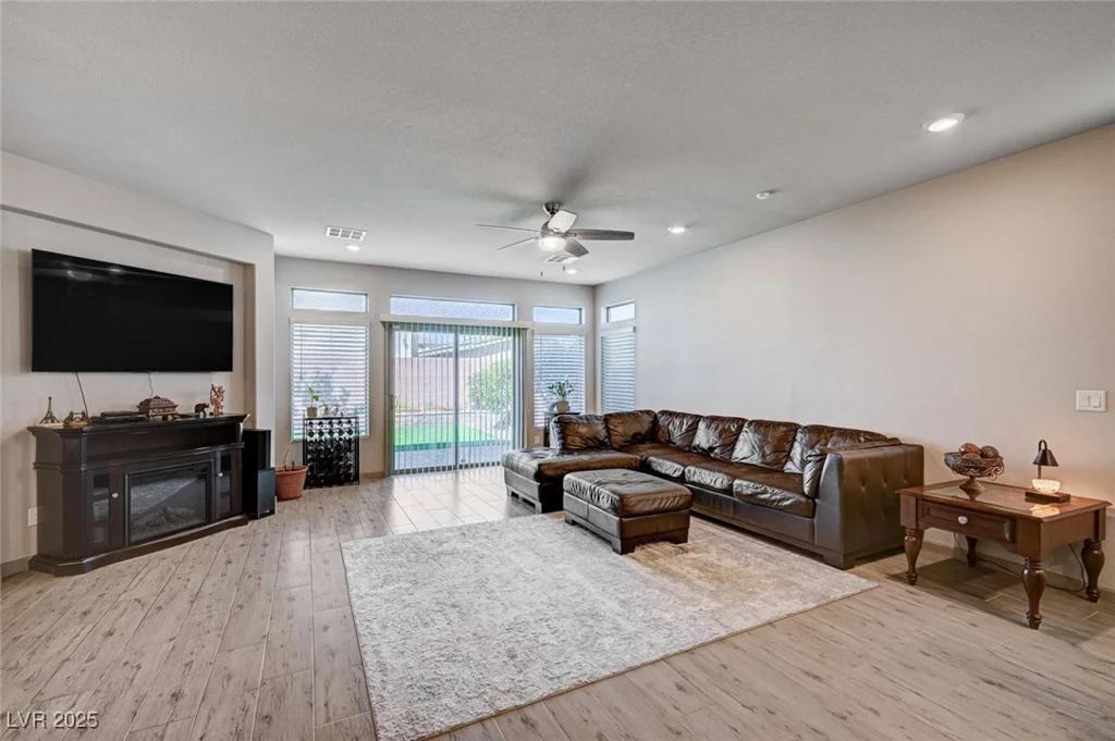 6790 Tangled Vines, Las Vegas, NV 89139