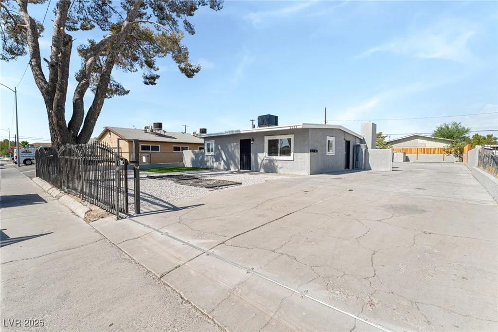 2221 Ellis, North Las Vegas, NV 89030
