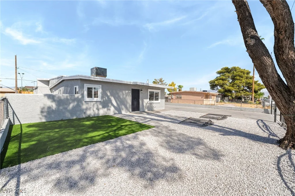 2221 Ellis, North Las Vegas, NV 89030