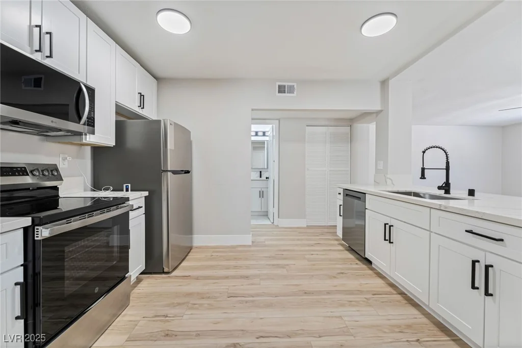 2221 Ellis, North Las Vegas, NV 89030