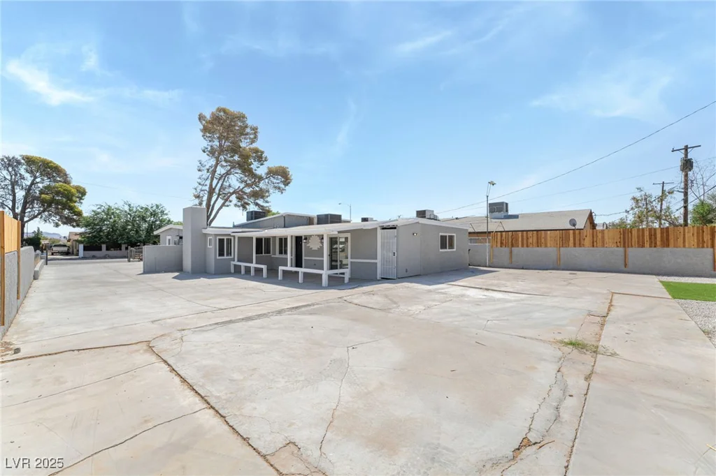2221 Ellis, North Las Vegas, NV 89030