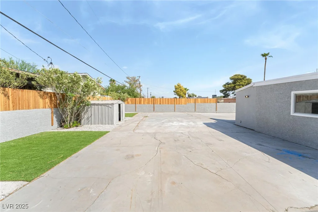 2221 Ellis, North Las Vegas, NV 89030