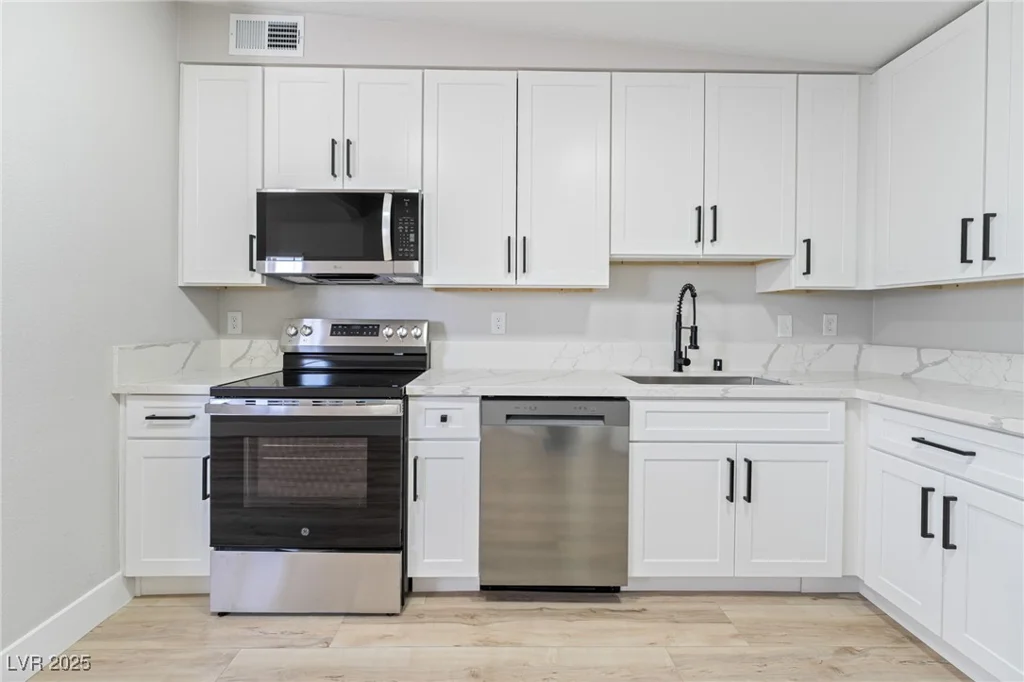 2221 Ellis, North Las Vegas, NV 89030