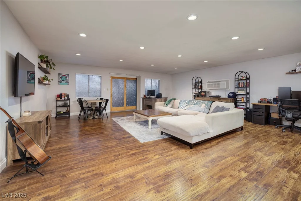 6635 Oquendo, Las Vegas, NV 89118