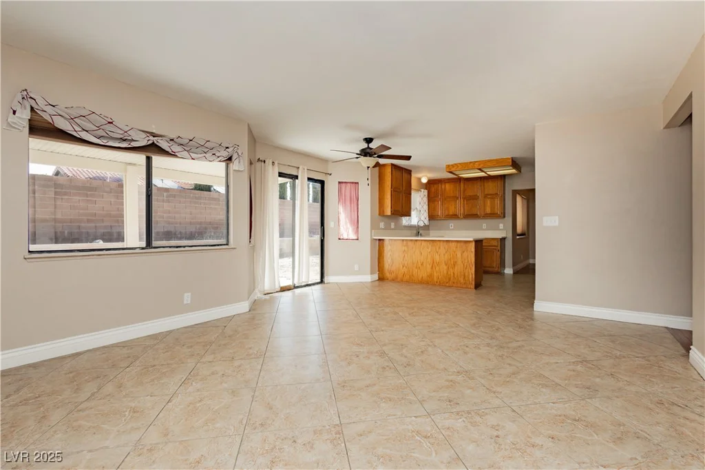 6121 Blossom Knoll, Las Vegas, NV 89108
