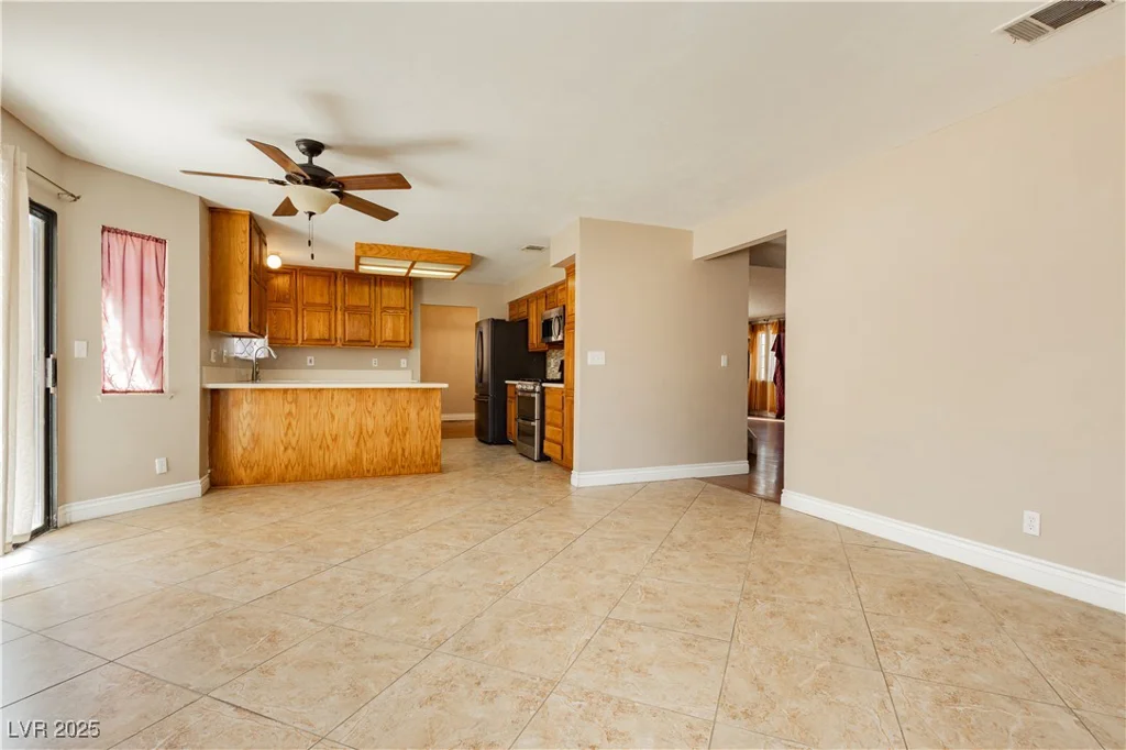 6121 Blossom Knoll, Las Vegas, NV 89108