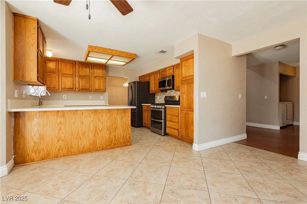 6121 Blossom Knoll, Las Vegas, NV 89108
