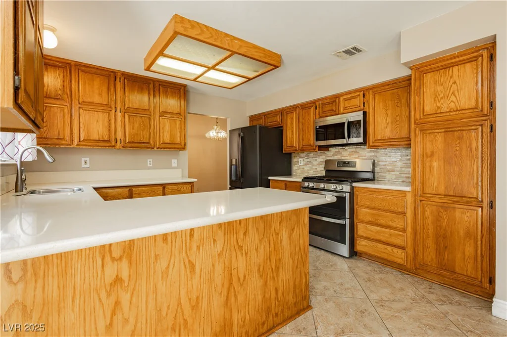 6121 Blossom Knoll, Las Vegas, NV 89108