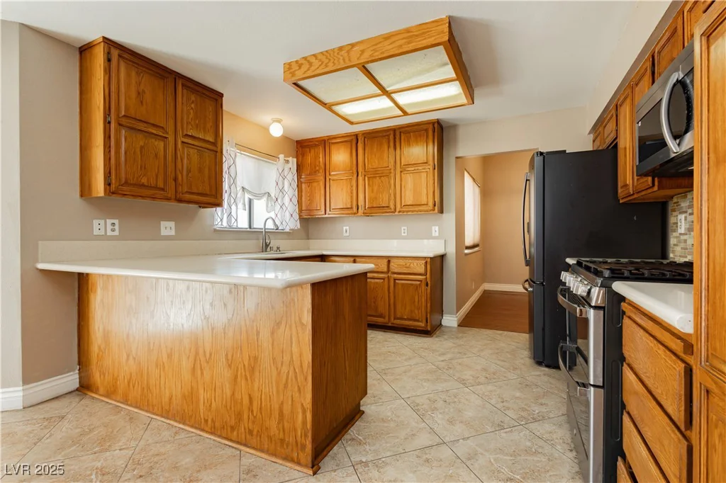 6121 Blossom Knoll, Las Vegas, NV 89108