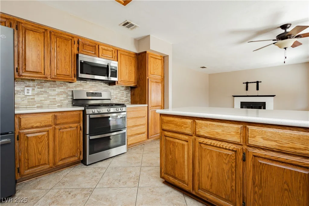 6121 Blossom Knoll, Las Vegas, NV 89108
