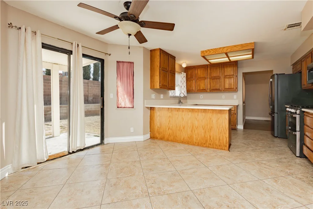 6121 Blossom Knoll, Las Vegas, NV 89108