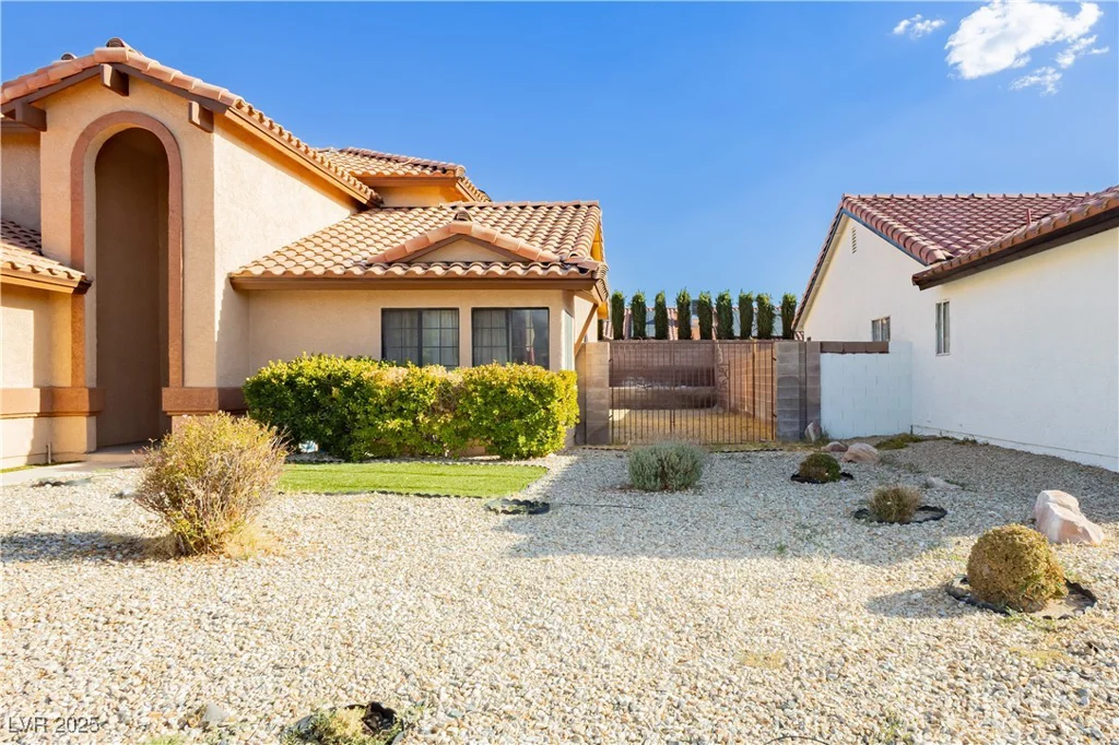 6121 Blossom Knoll, Las Vegas, NV 89108