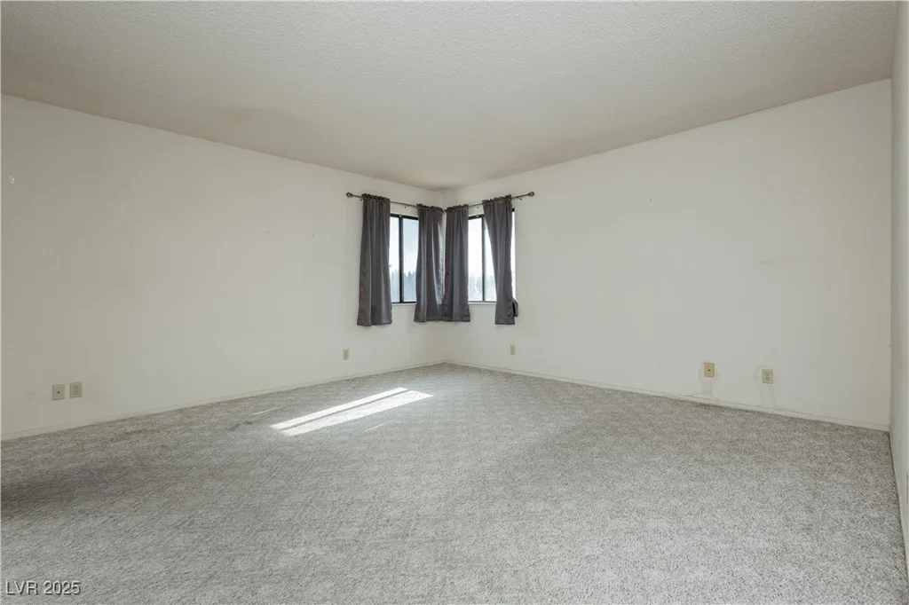 6121 Blossom Knoll, Las Vegas, NV 89108