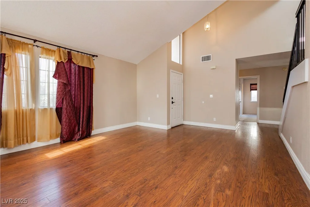 6121 Blossom Knoll, Las Vegas, NV 89108