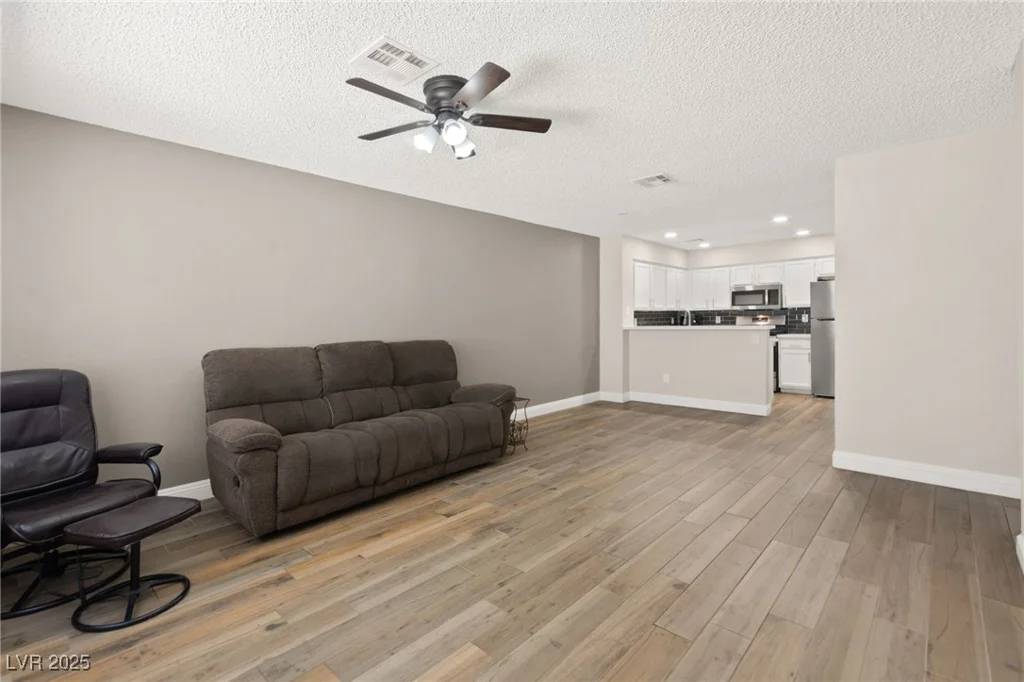 2120 Willowbury, Las Vegas, NV 89108