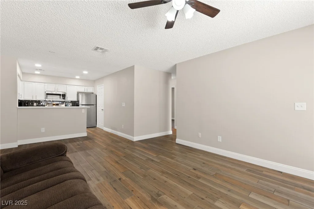 2120 Willowbury, Las Vegas, NV 89108