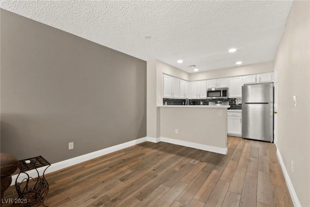 2120 Willowbury, Las Vegas, NV 89108