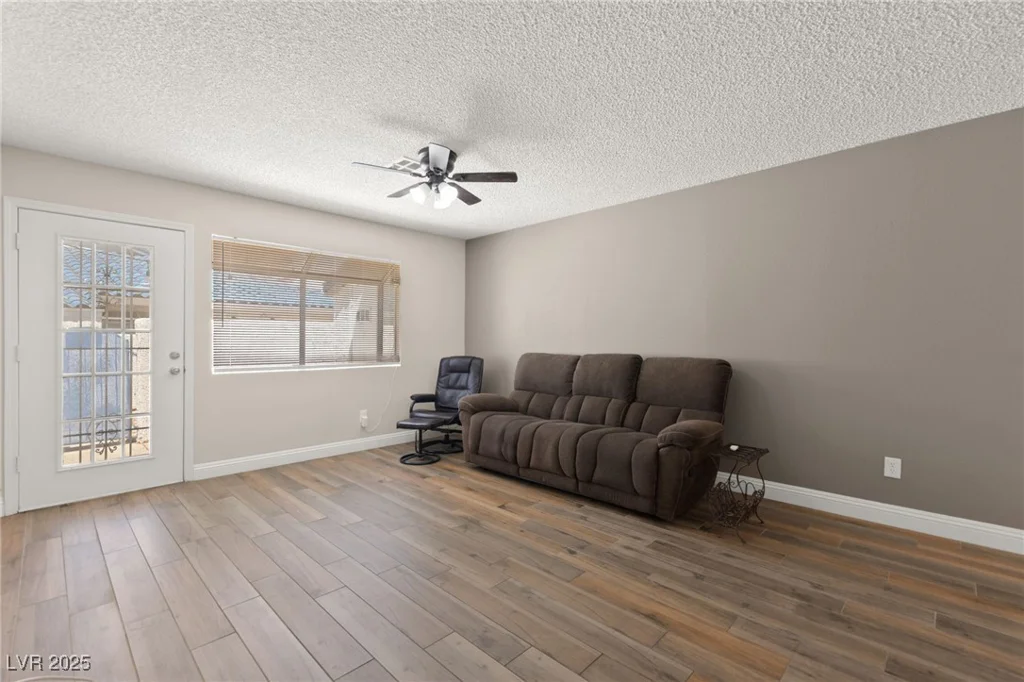 2120 Willowbury, Las Vegas, NV 89108