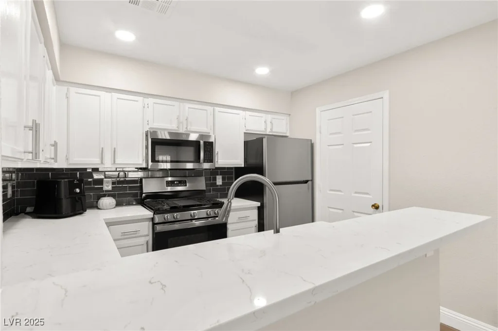 2120 Willowbury, Las Vegas, NV 89108