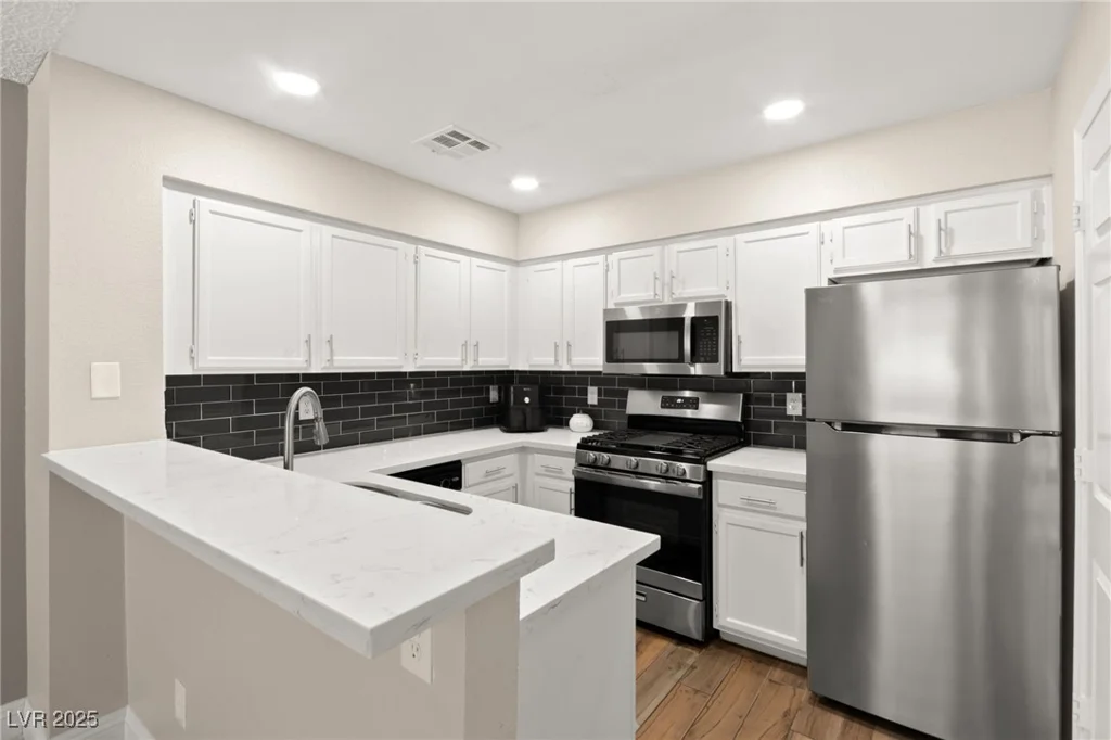 2120 Willowbury, Las Vegas, NV 89108