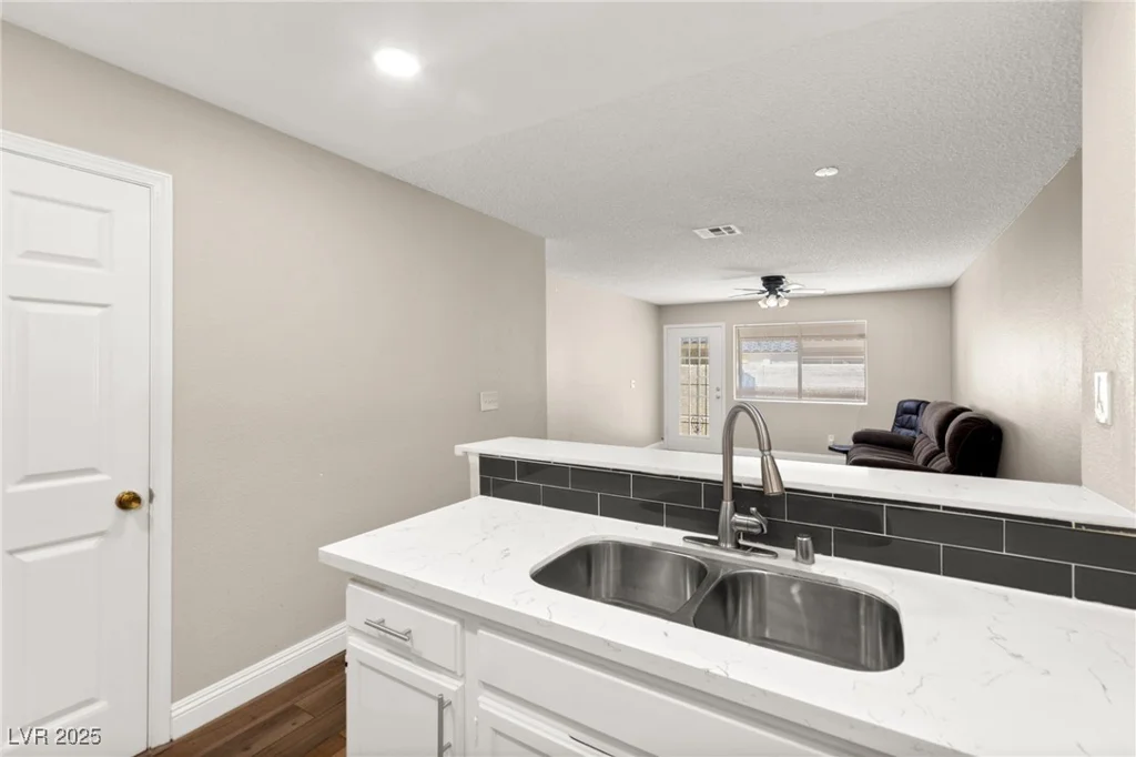 2120 Willowbury, Las Vegas, NV 89108