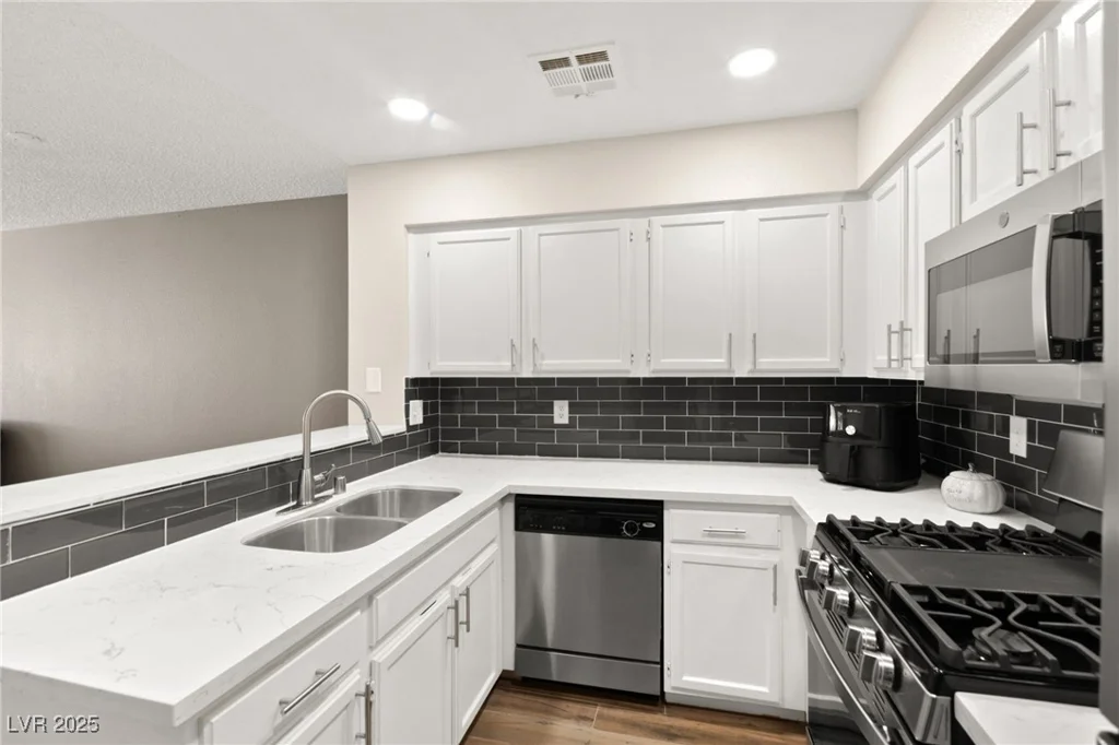 2120 Willowbury, Las Vegas, NV 89108