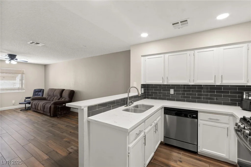 2120 Willowbury, Las Vegas, NV 89108