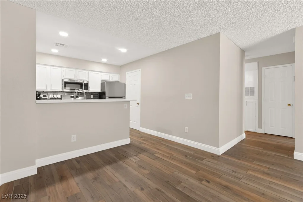 2120 Willowbury, Las Vegas, NV 89108