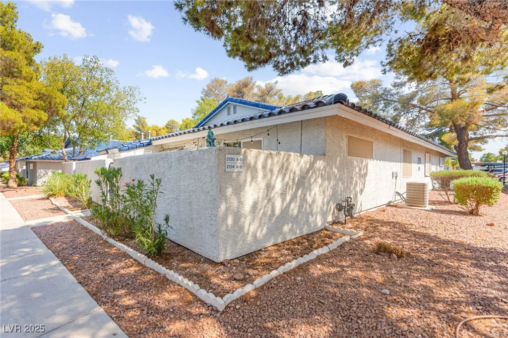2120 Willowbury, Las Vegas, NV 89108