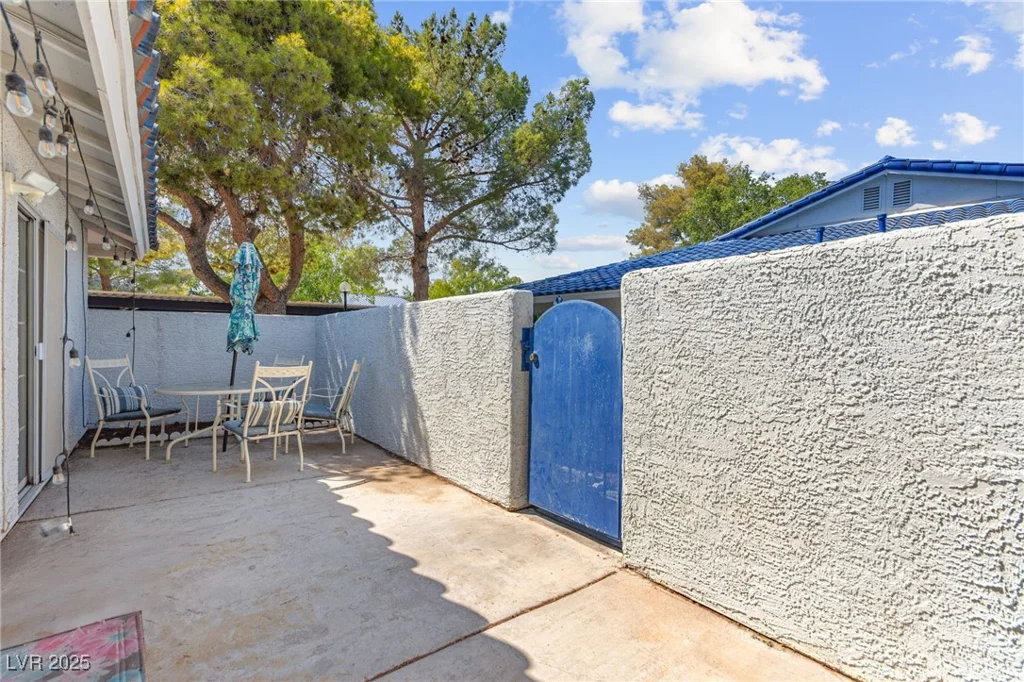2120 Willowbury, Las Vegas, NV 89108