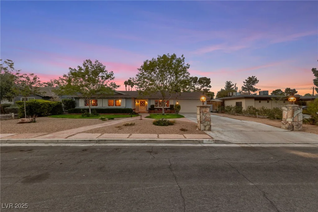 2400 Llewellyn, Las Vegas, NV 89102