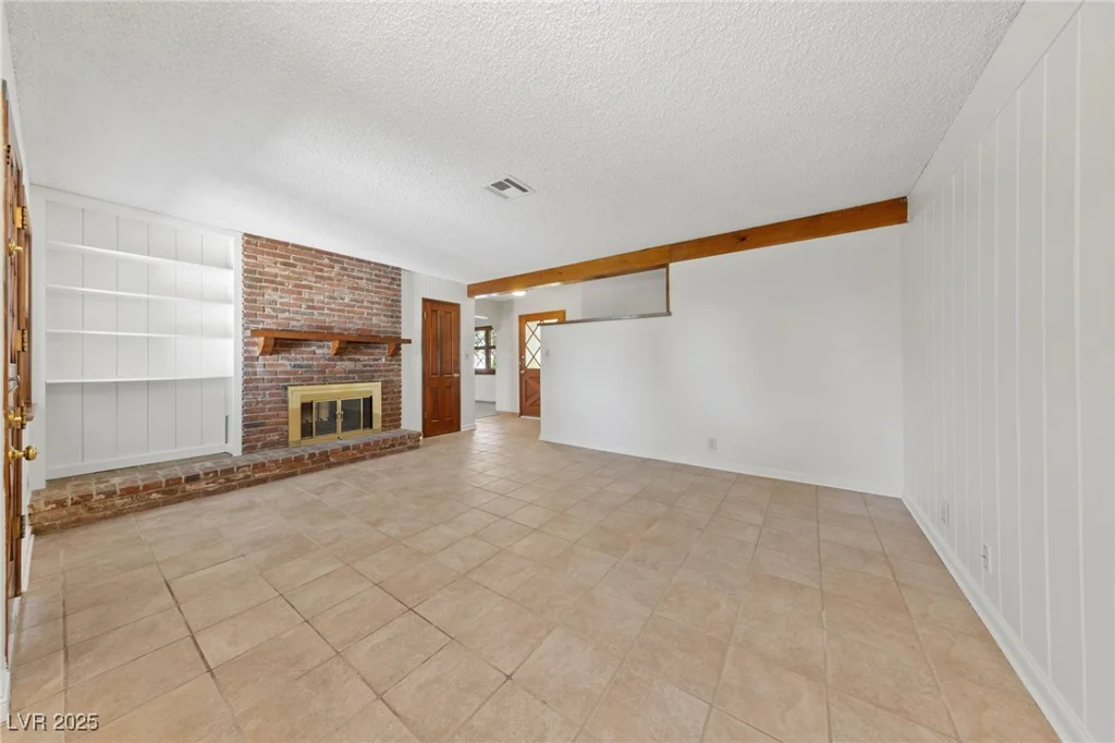 2400 Llewellyn, Las Vegas, NV 89102