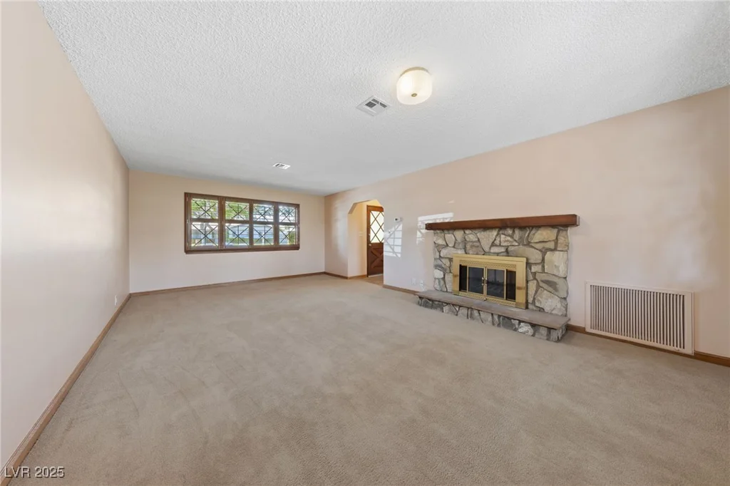 2400 Llewellyn, Las Vegas, NV 89102