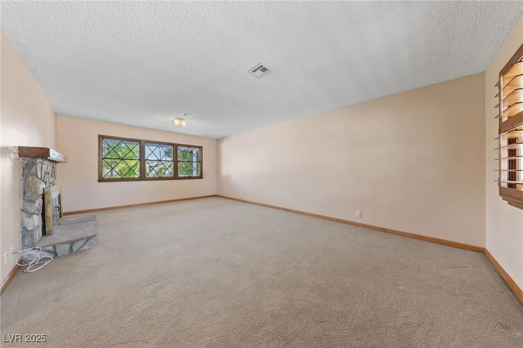 2400 Llewellyn, Las Vegas, NV 89102