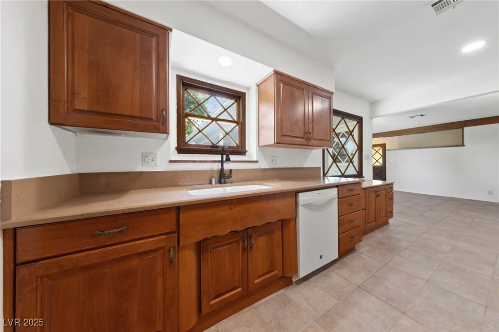 2400 Llewellyn, Las Vegas, NV 89102