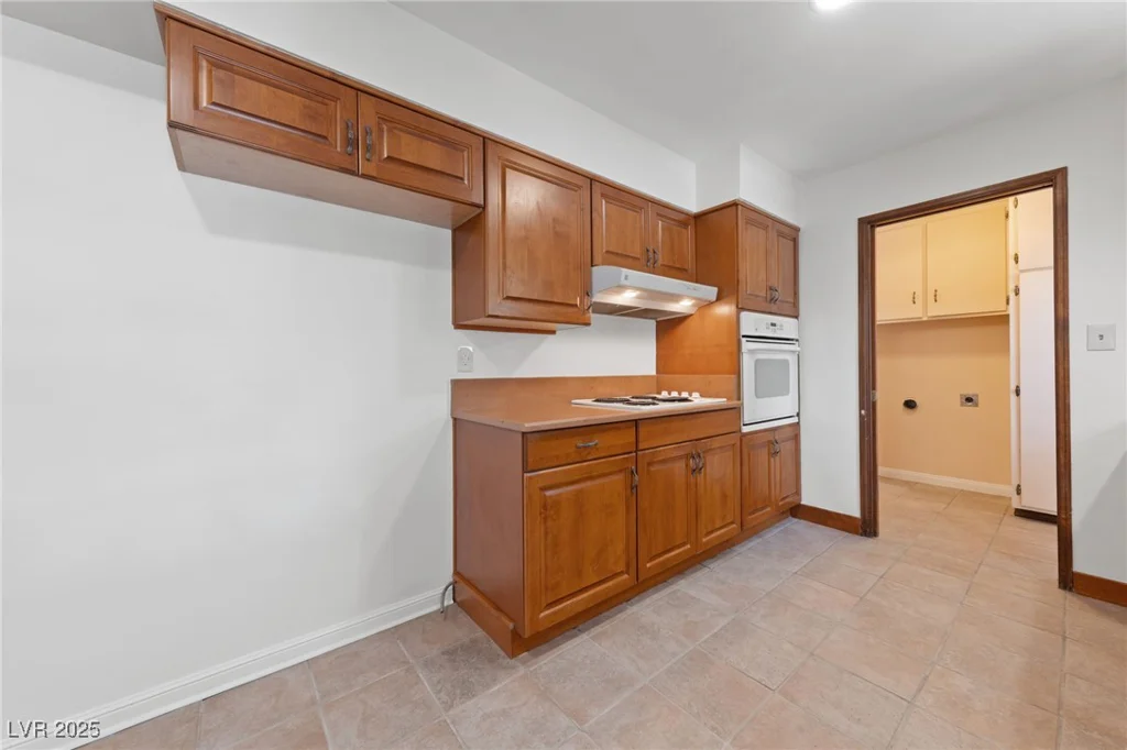 2400 Llewellyn, Las Vegas, NV 89102