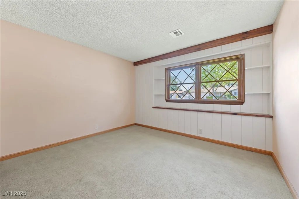 2400 Llewellyn, Las Vegas, NV 89102