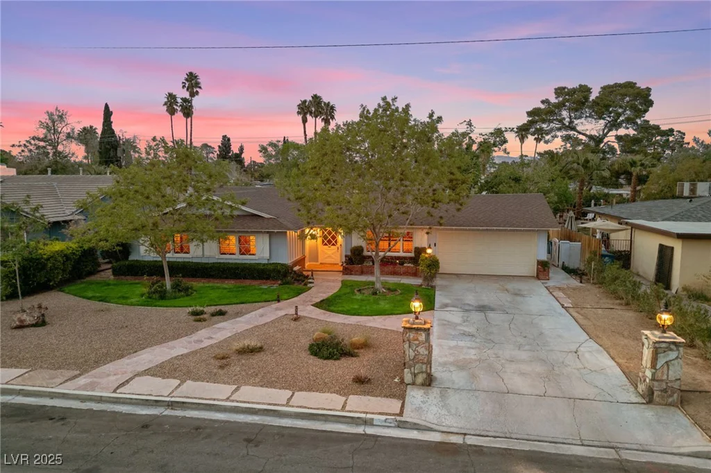 2400 Llewellyn, Las Vegas, NV 89102