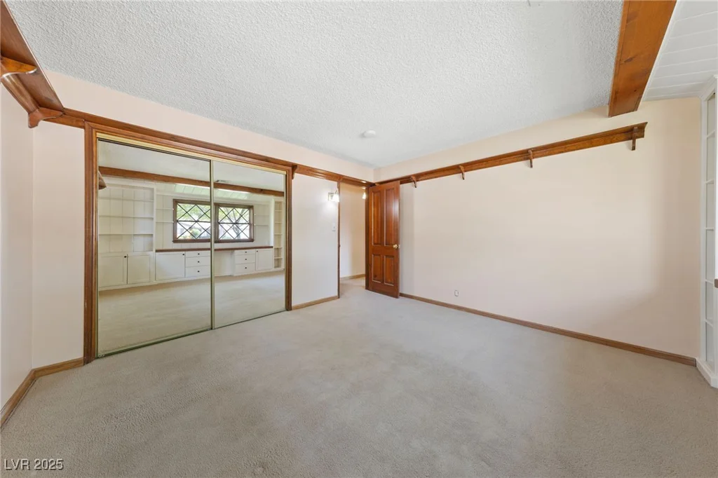 2400 Llewellyn, Las Vegas, NV 89102