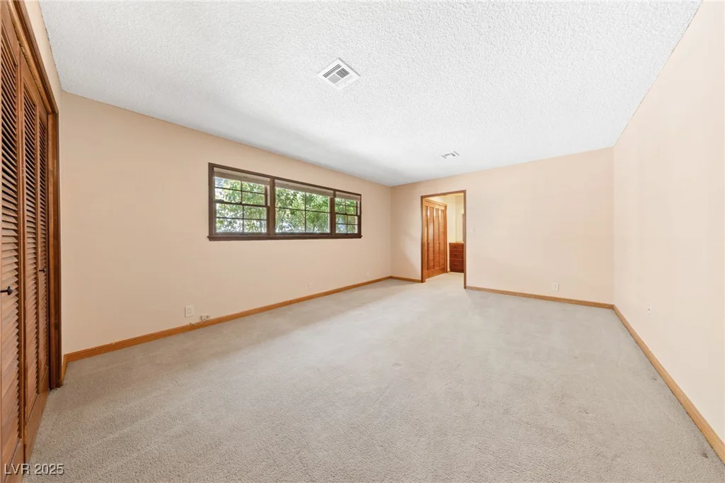 2400 Llewellyn, Las Vegas, NV 89102