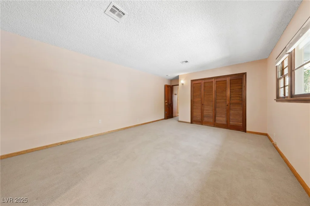 2400 Llewellyn, Las Vegas, NV 89102
