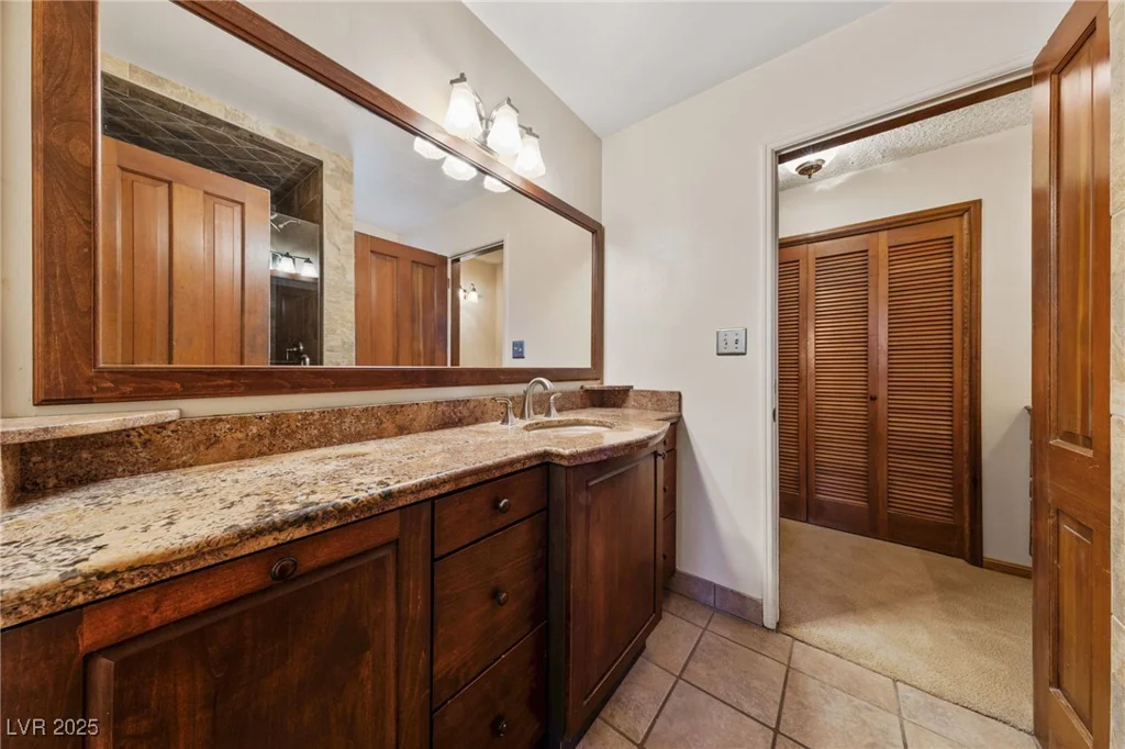 2400 Llewellyn, Las Vegas, NV 89102
