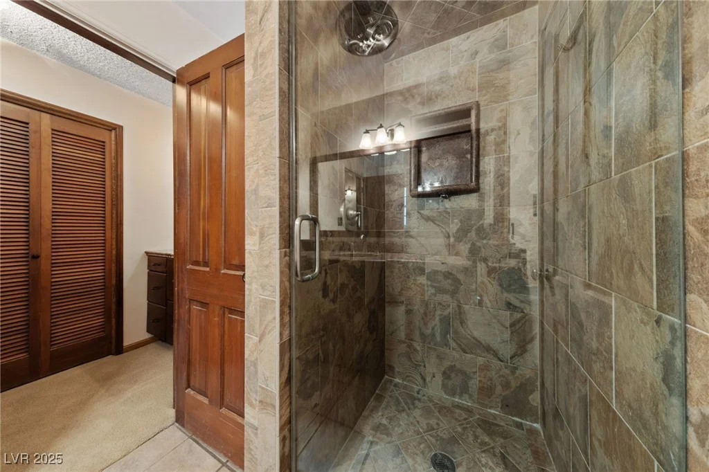 2400 Llewellyn, Las Vegas, NV 89102