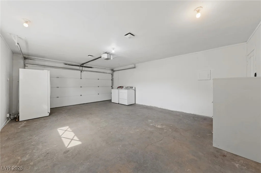 2400 Llewellyn, Las Vegas, NV 89102