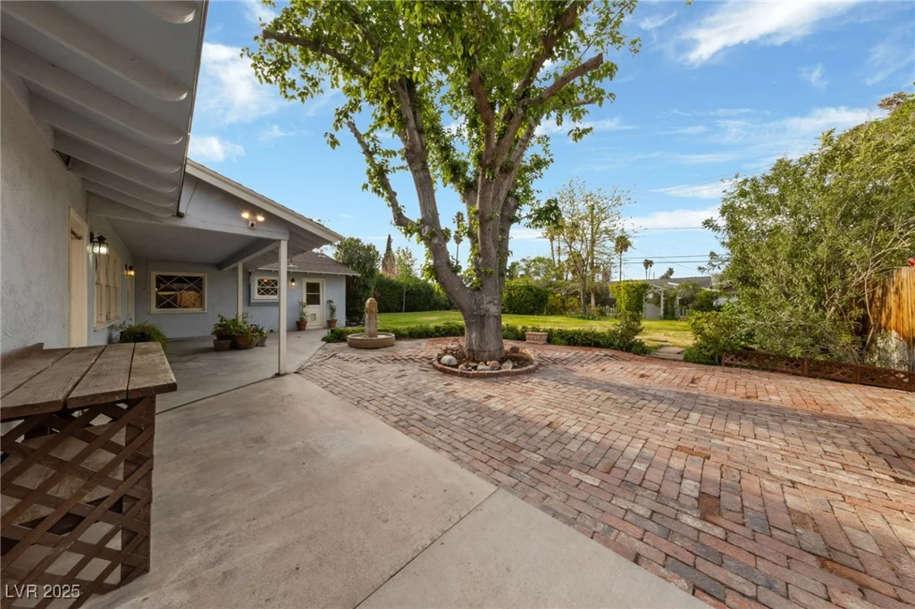 2400 Llewellyn, Las Vegas, NV 89102